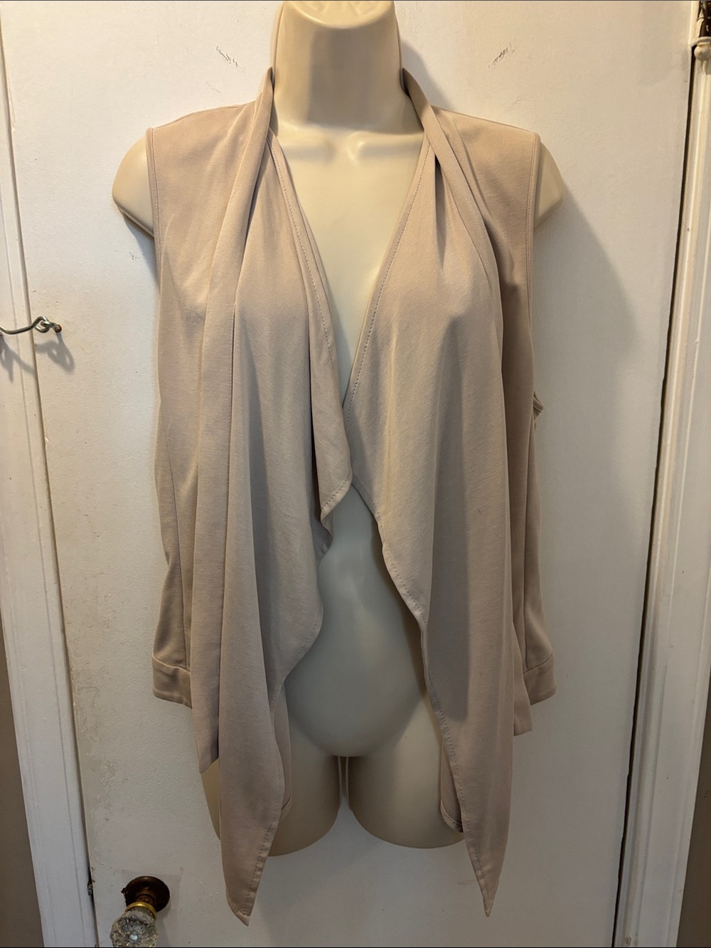 BCBGMAXAZRIA small Sleeveless Open Front Drape Vest 26-333